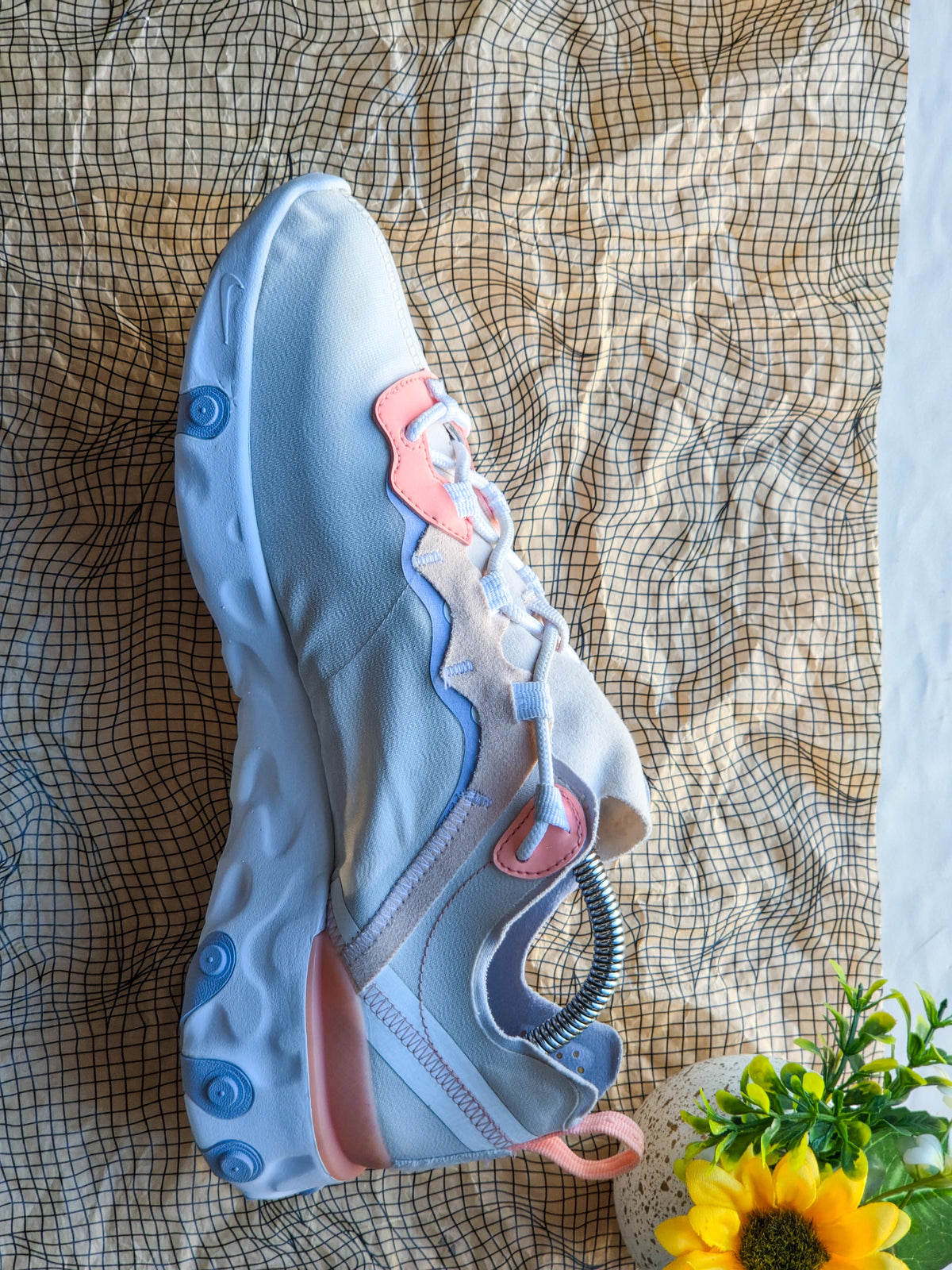 NIKE