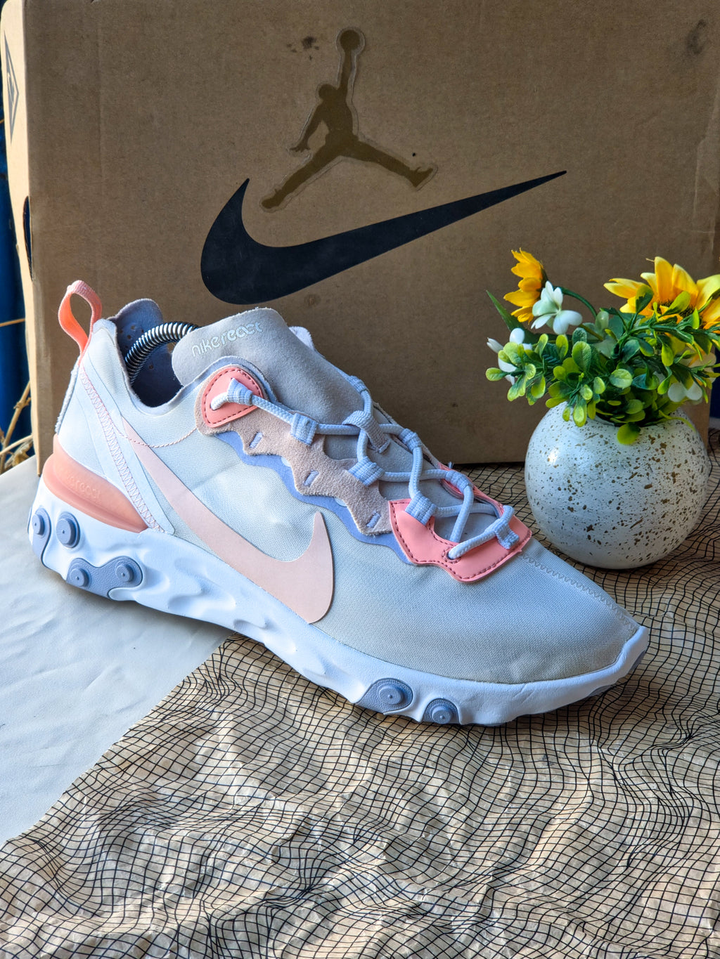 NIKE