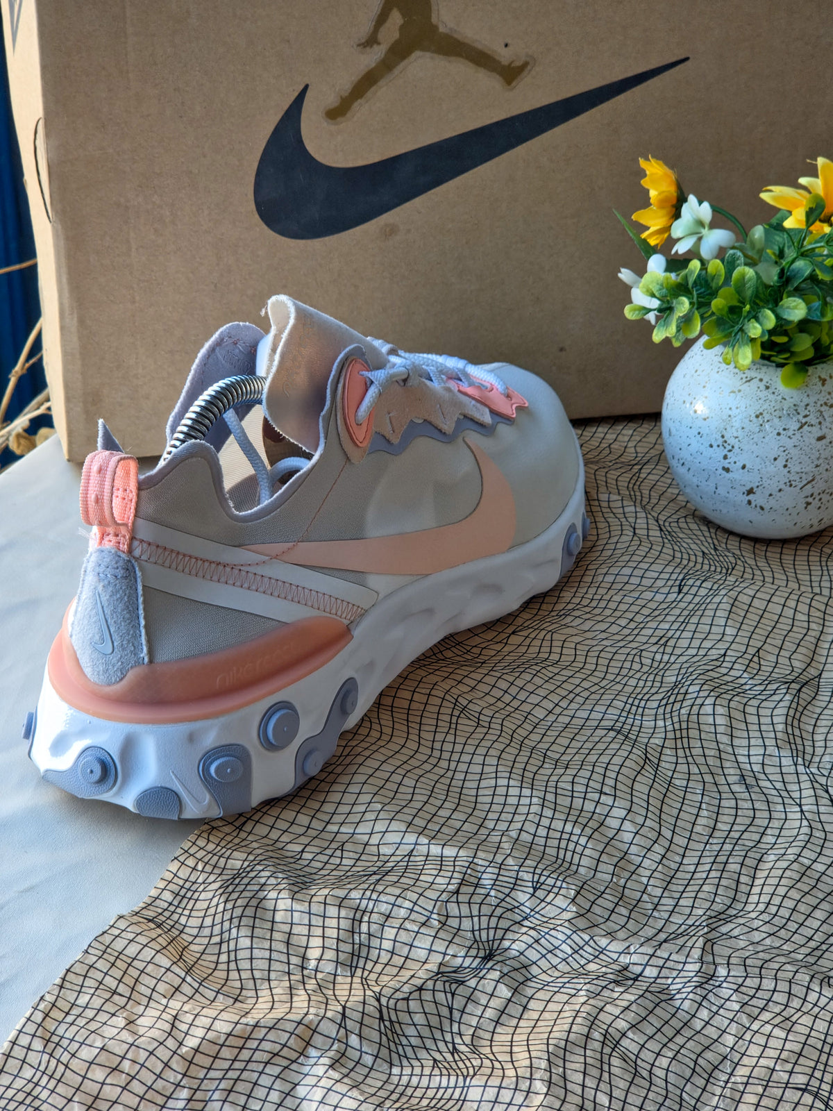 NIKE