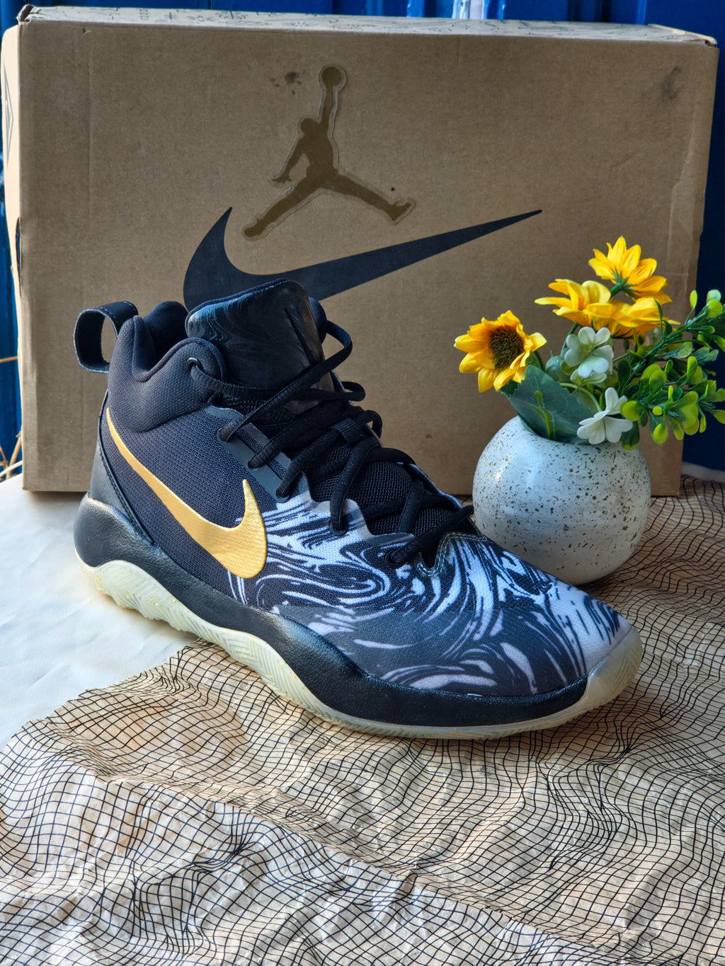 NIKE