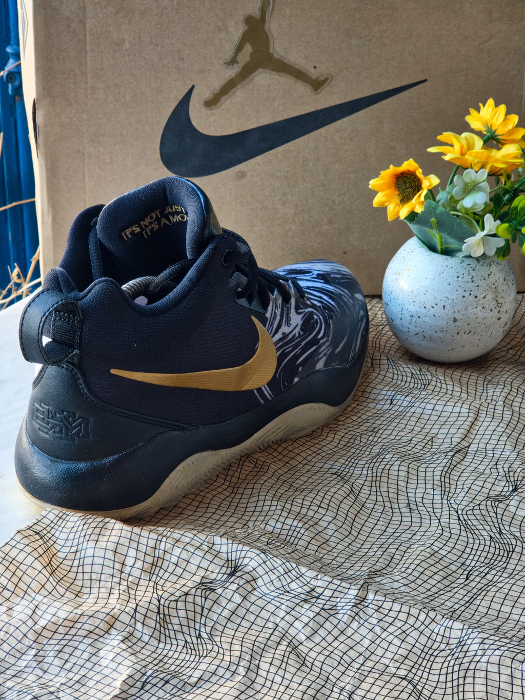 NIKE
