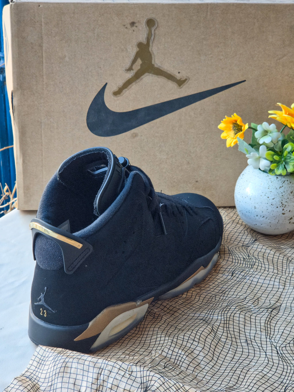NIKE