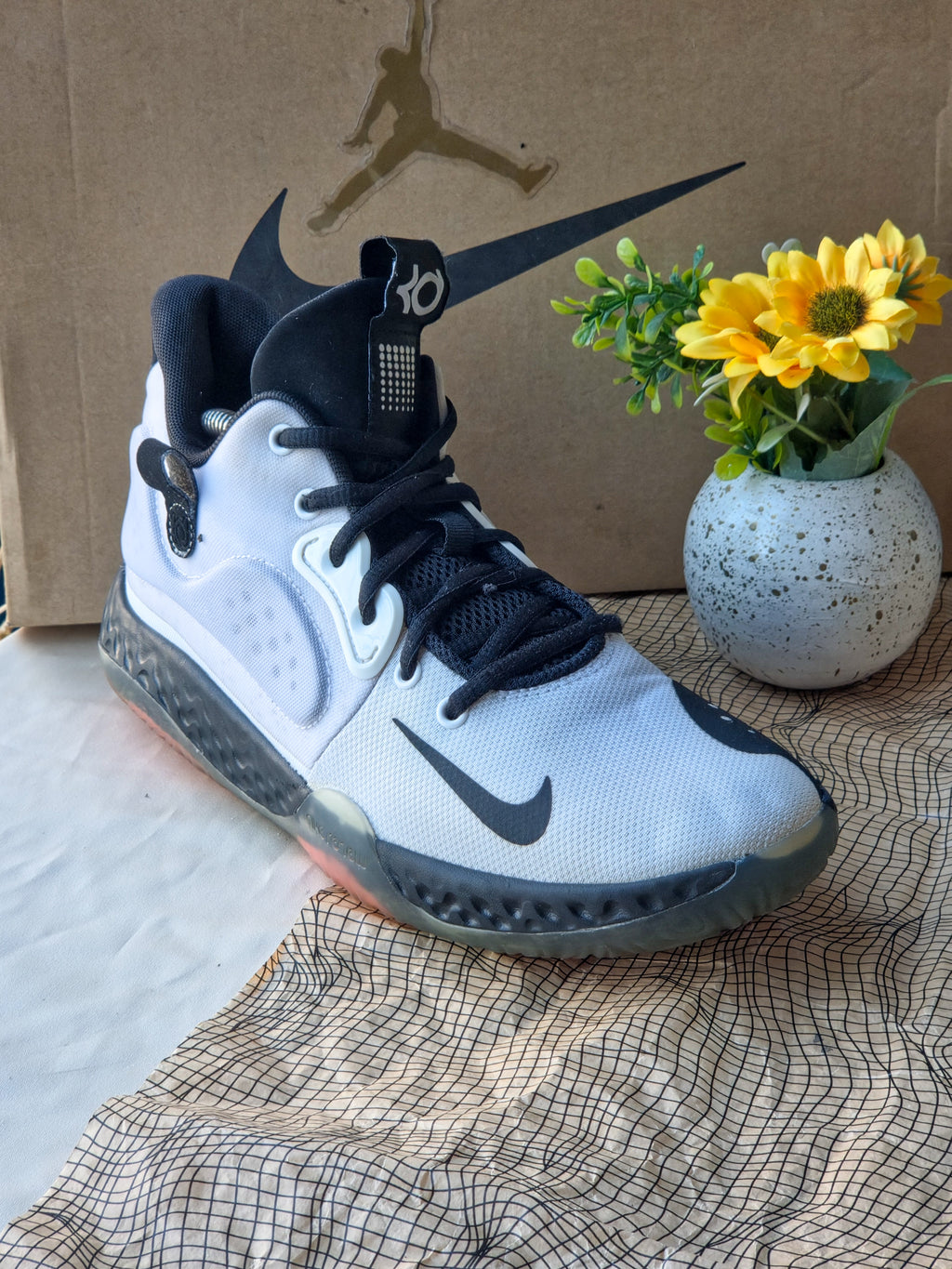 NIKE