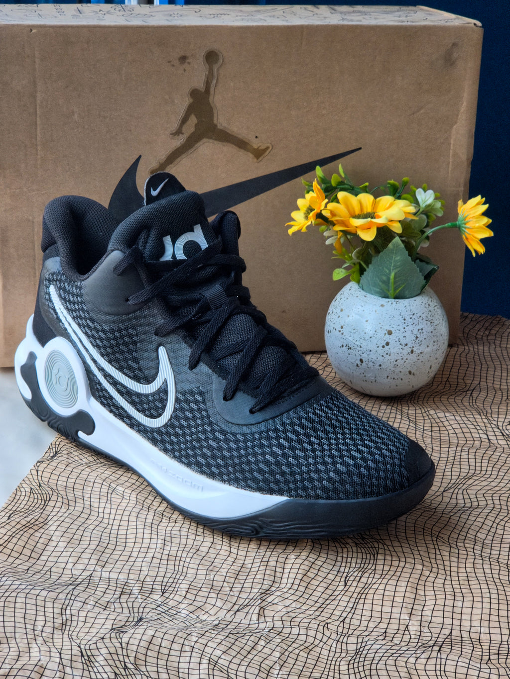 NIKE