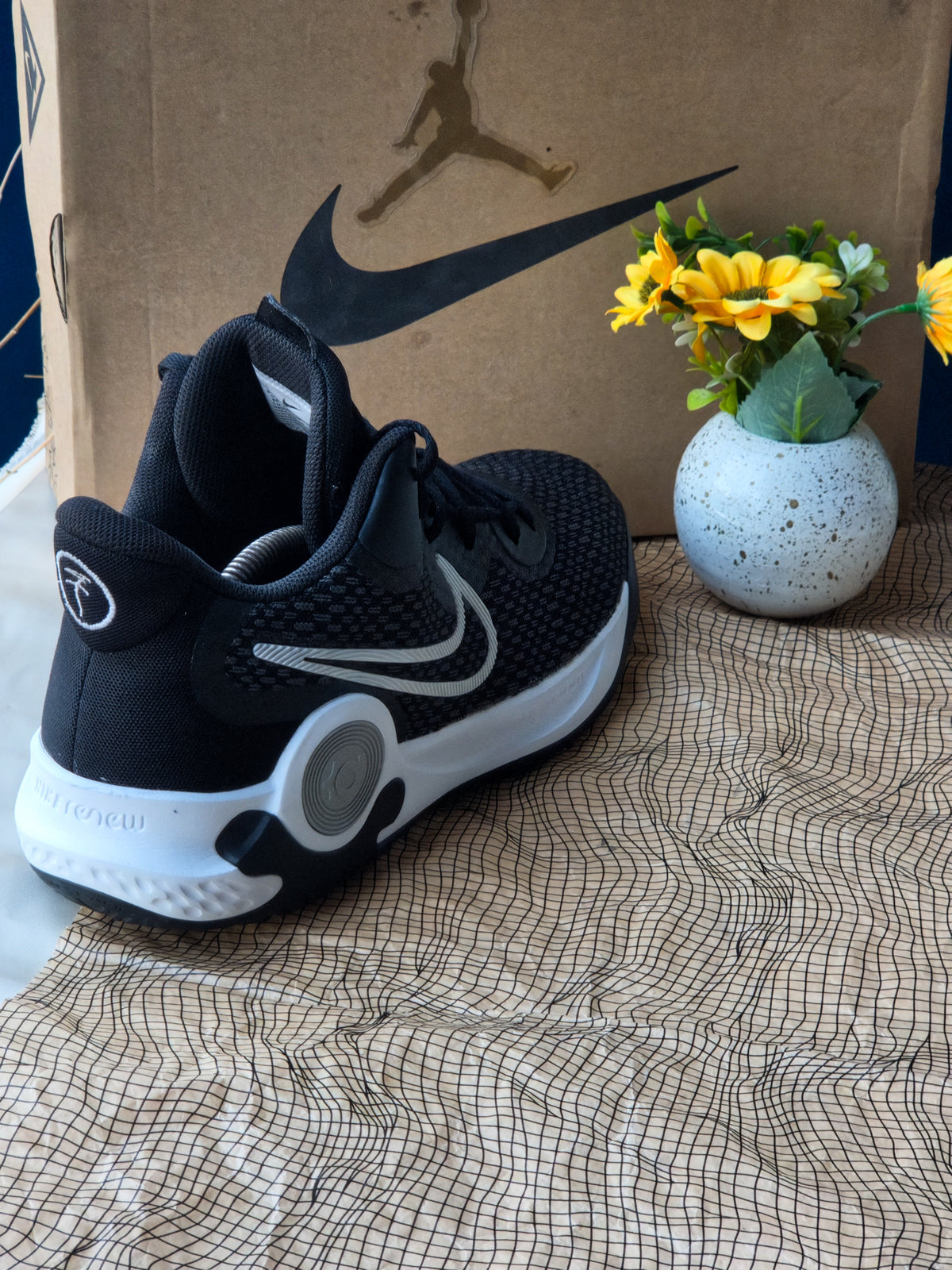NIKE