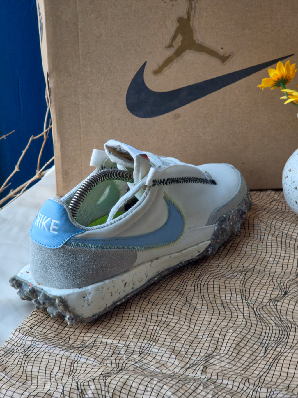 NIKE