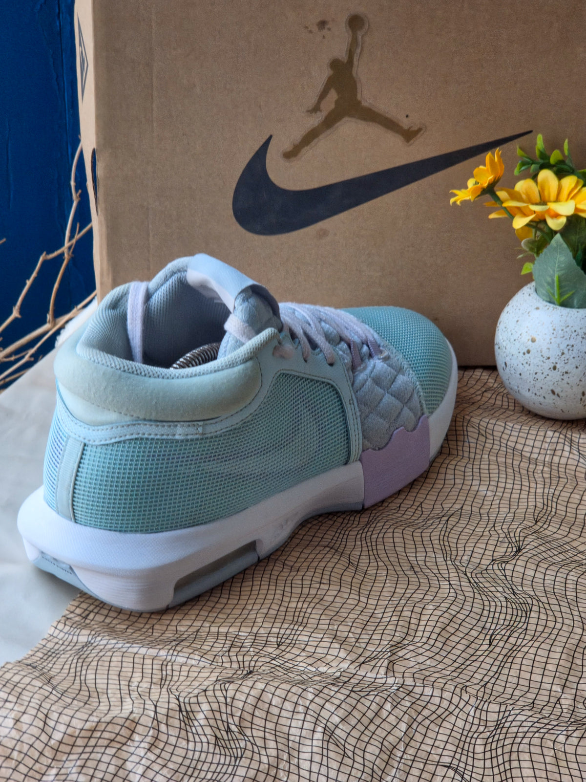 NIKE