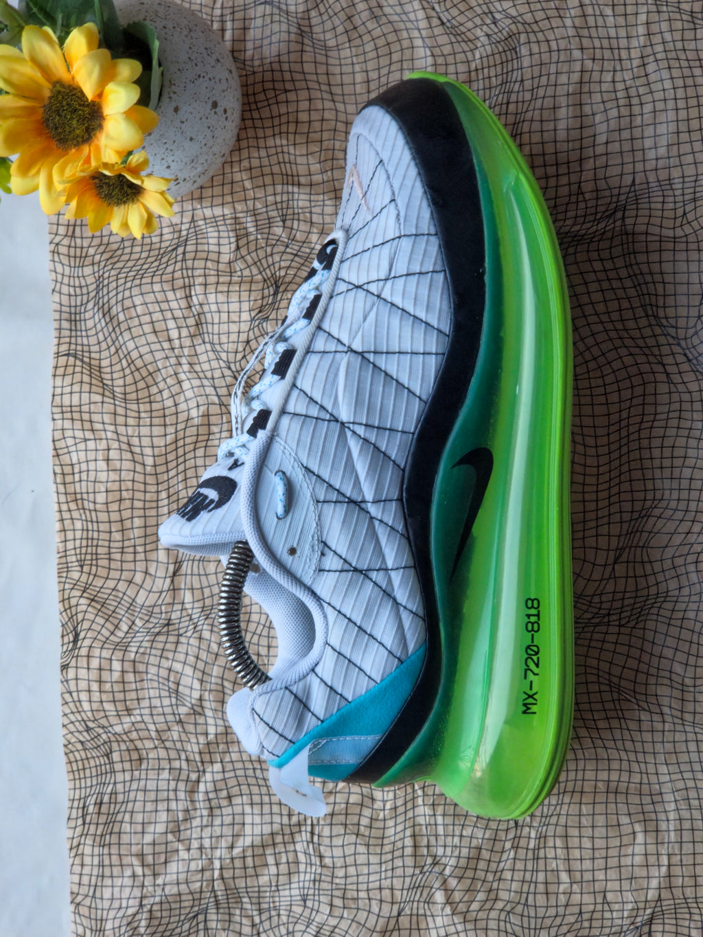 NIKE