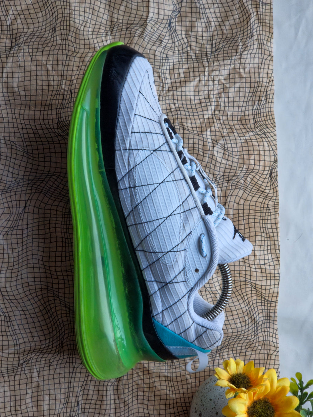 NIKE