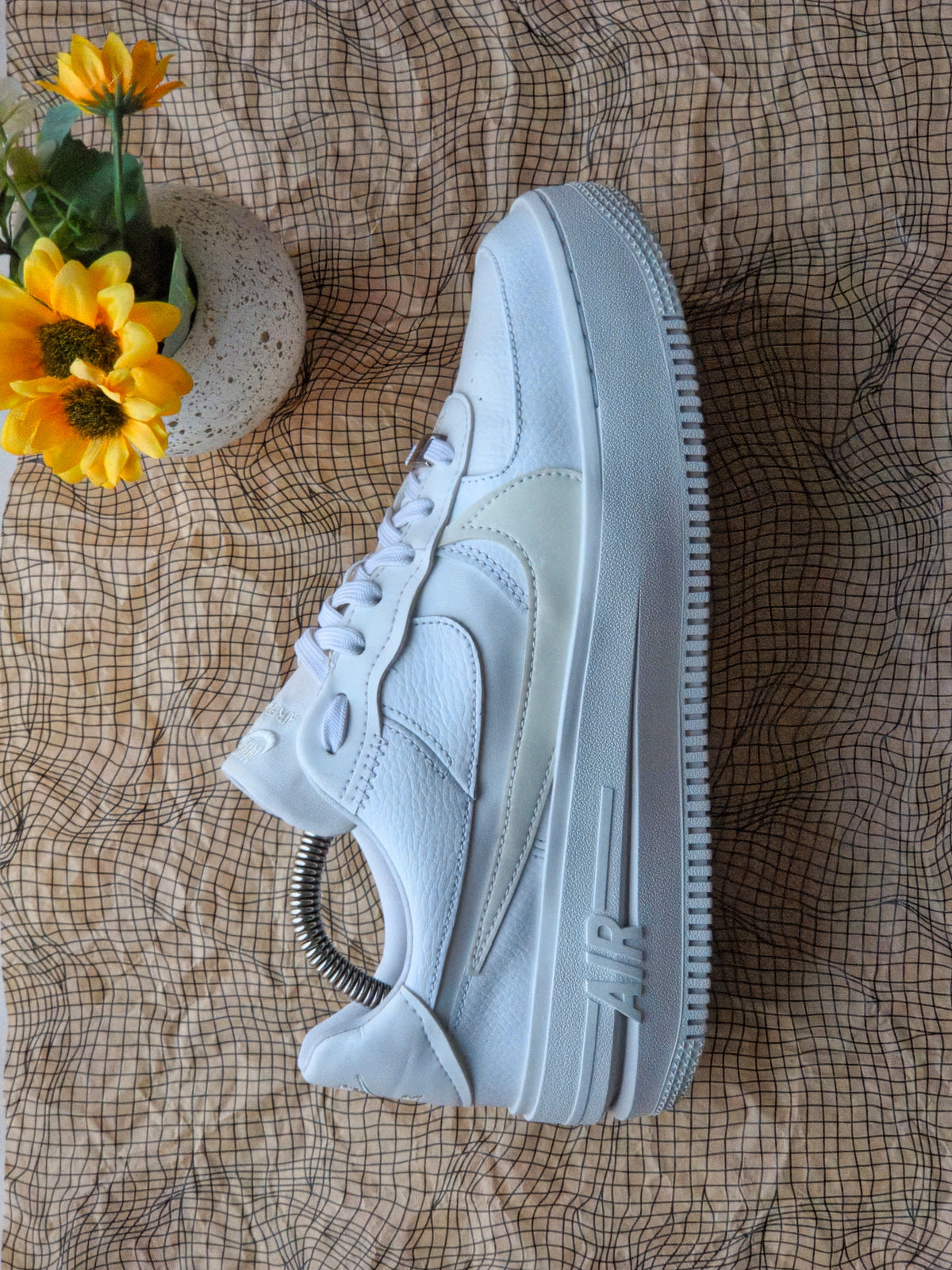 NIKE