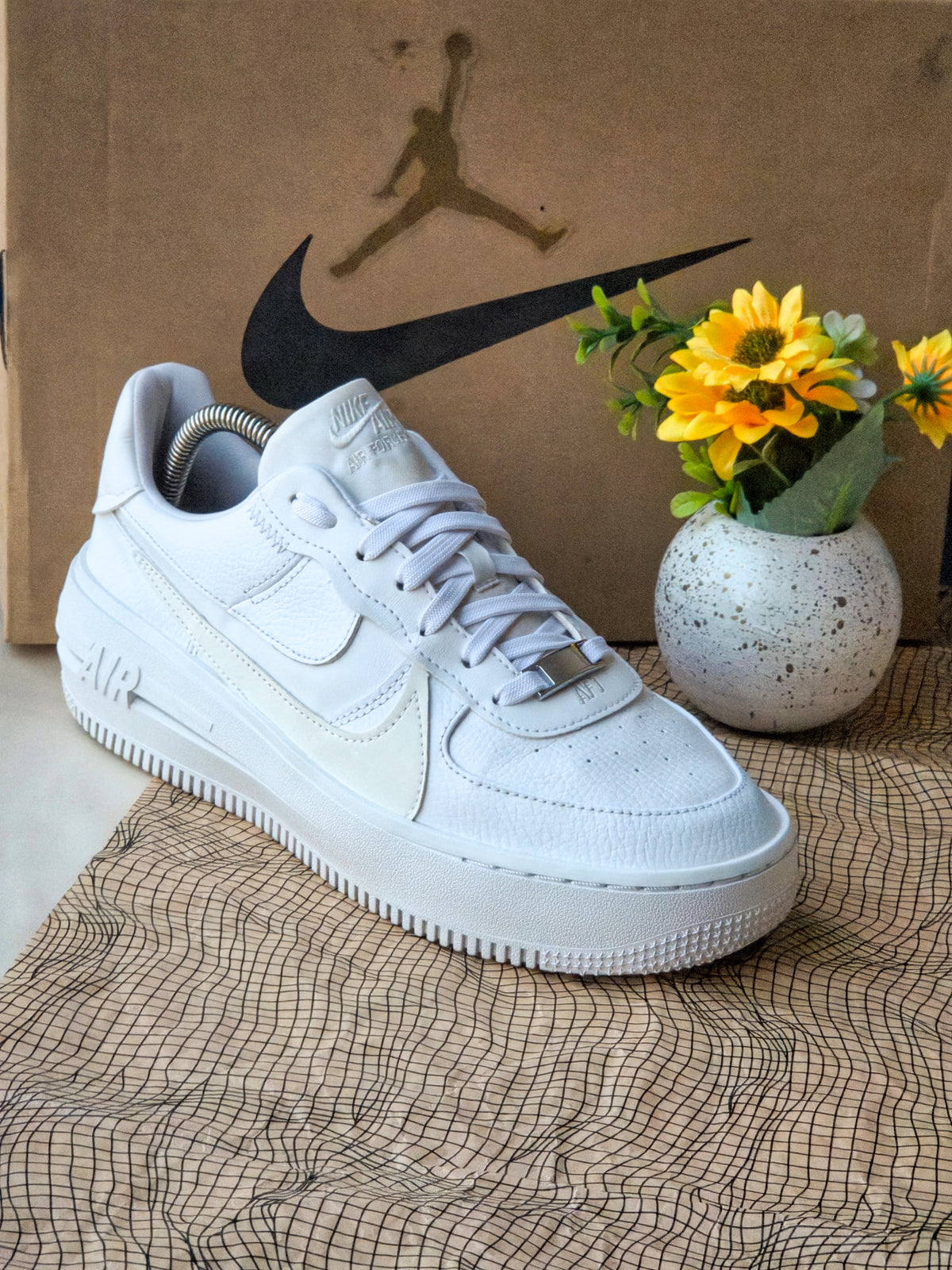 NIKE