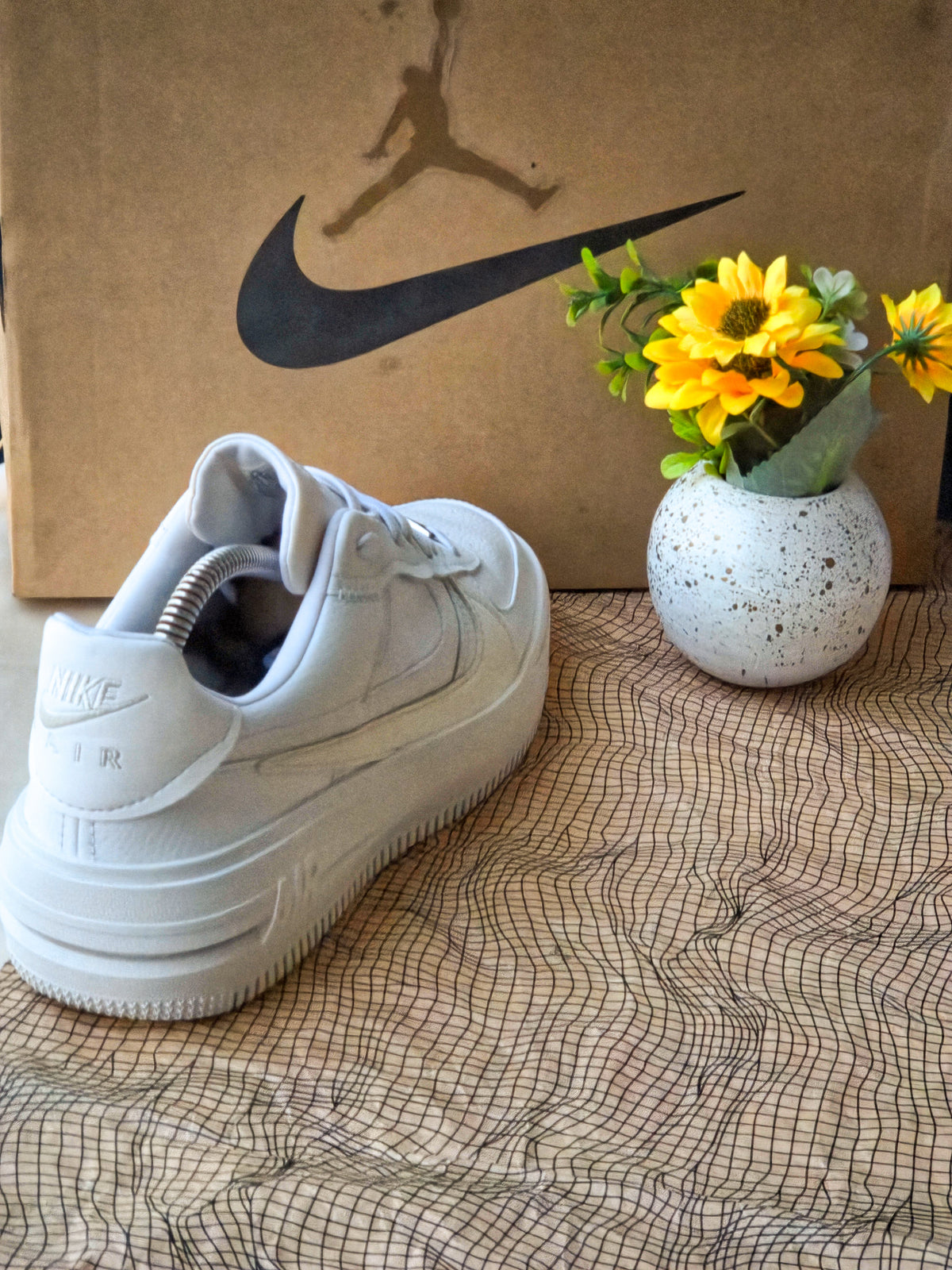 NIKE