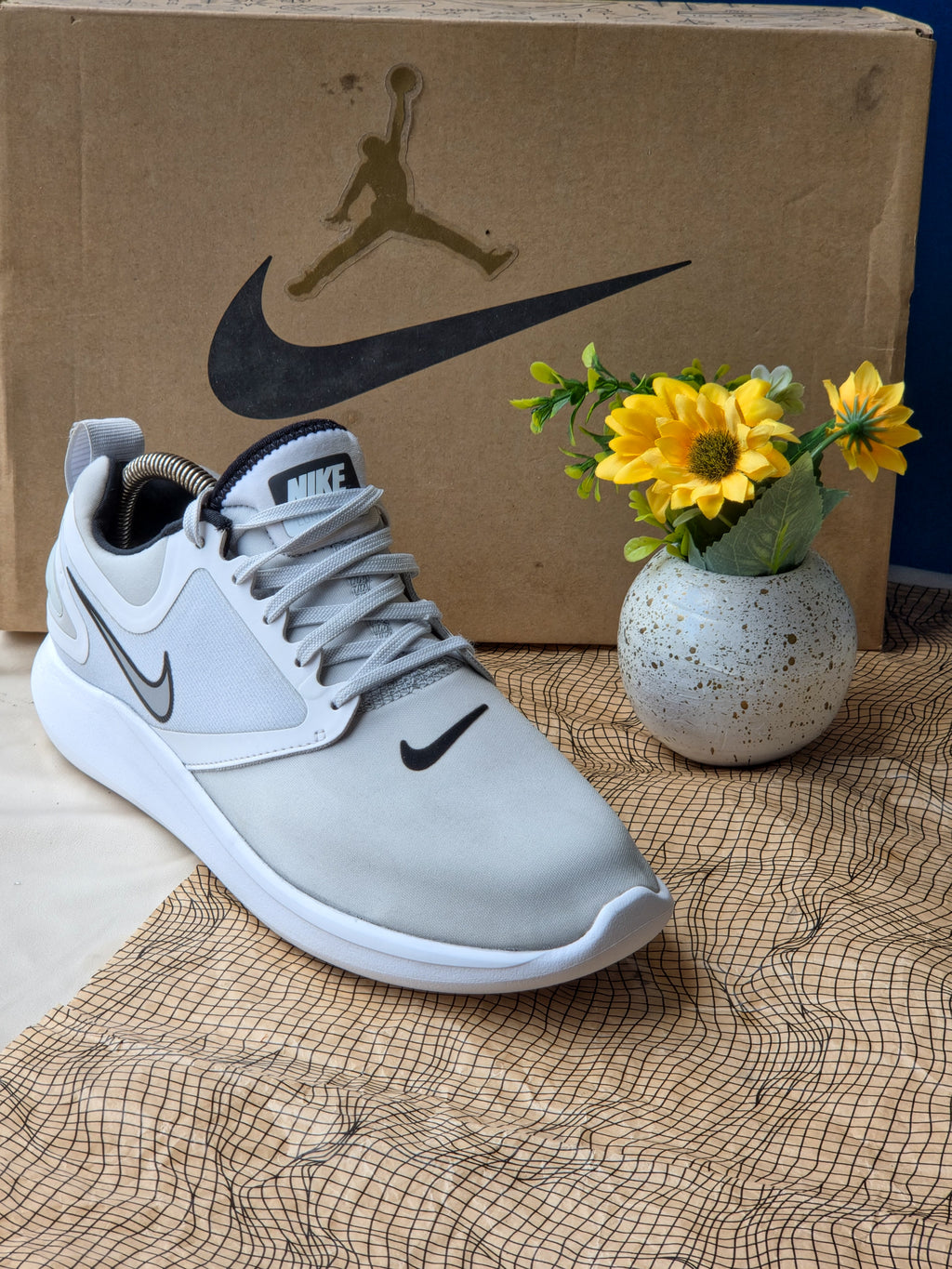 NIKE
