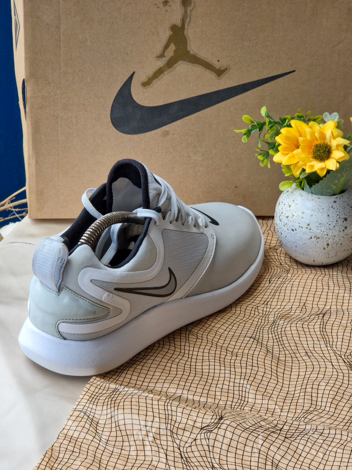 NIKE