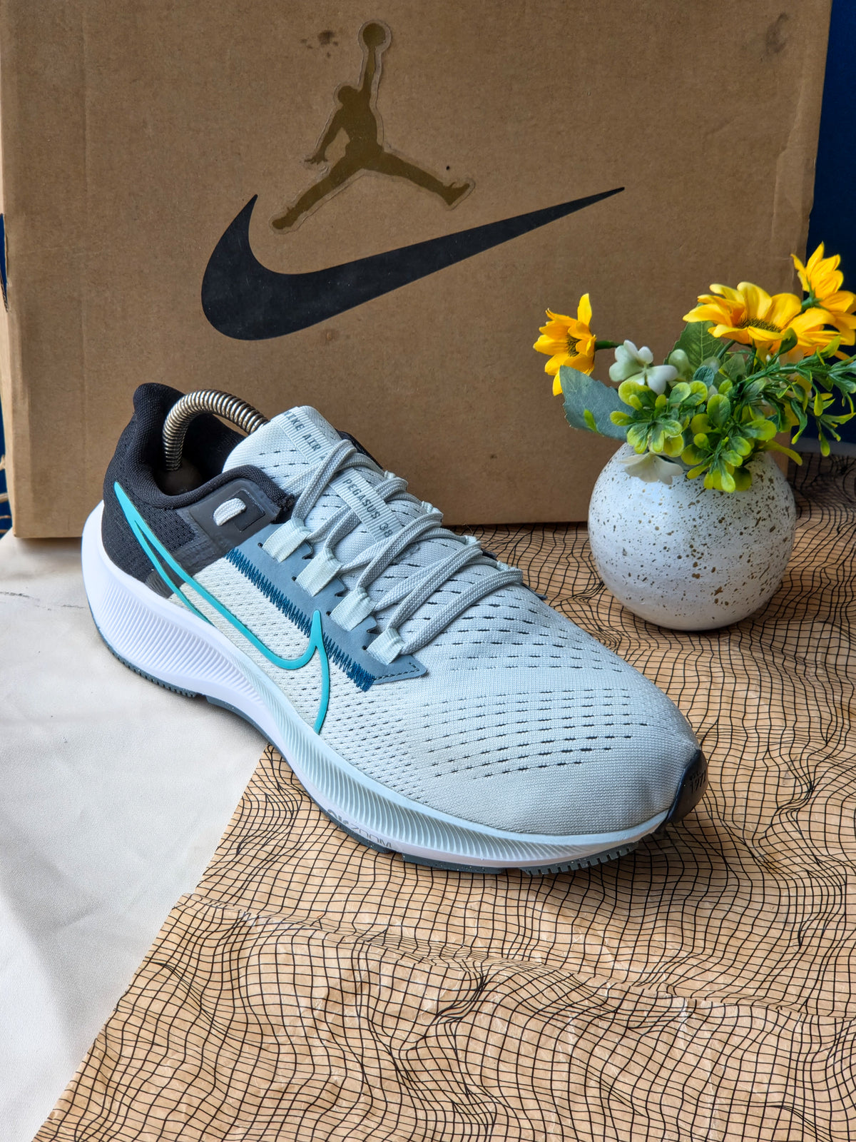 NIKE