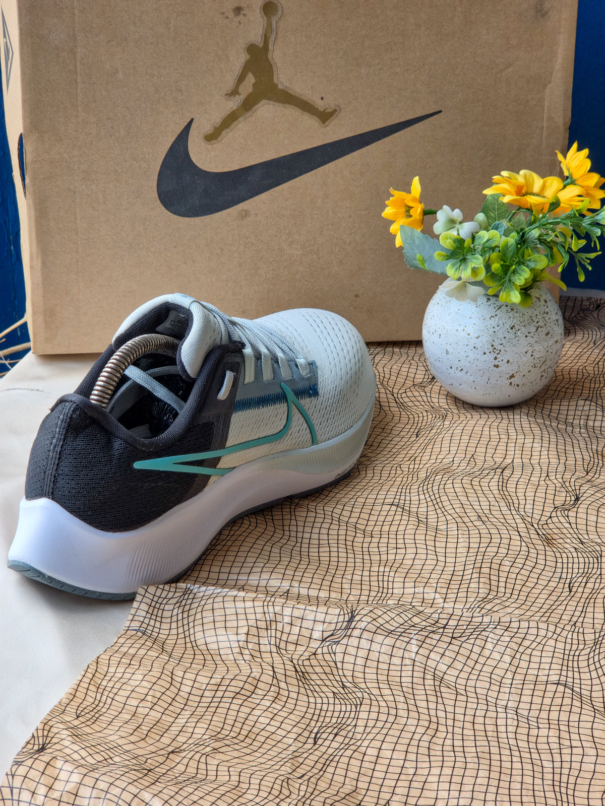 NIKE