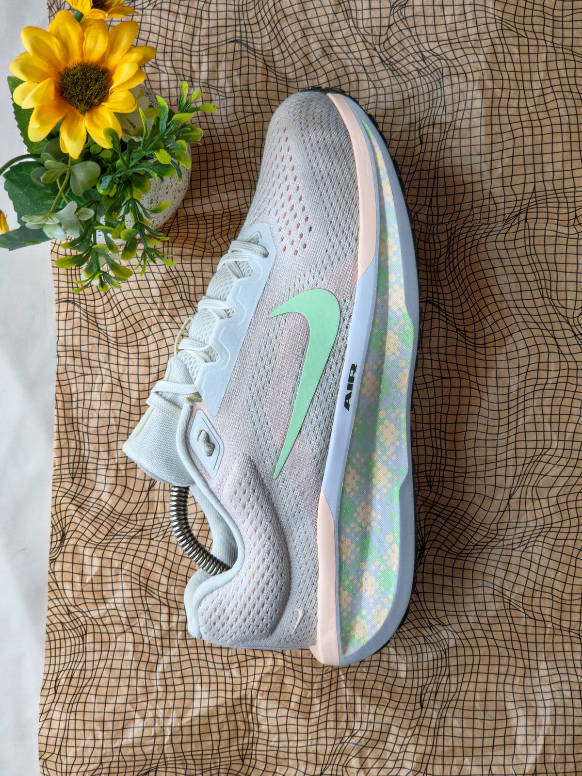 NIKE