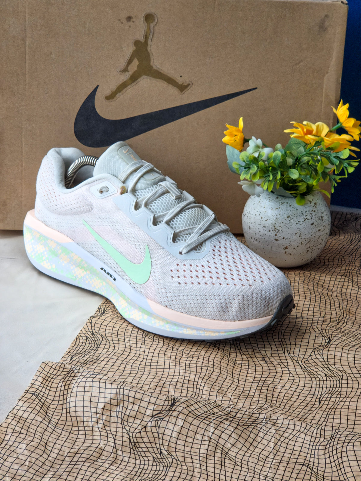 NIKE