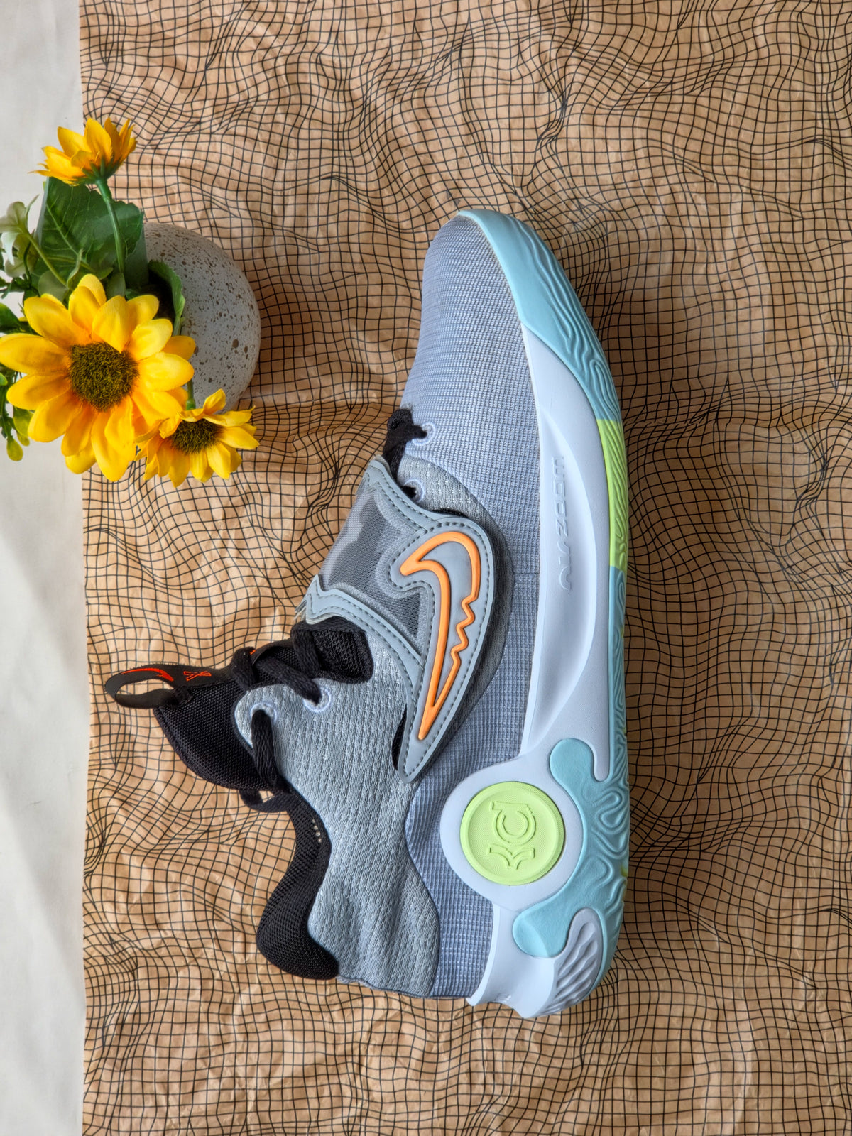 NIKE