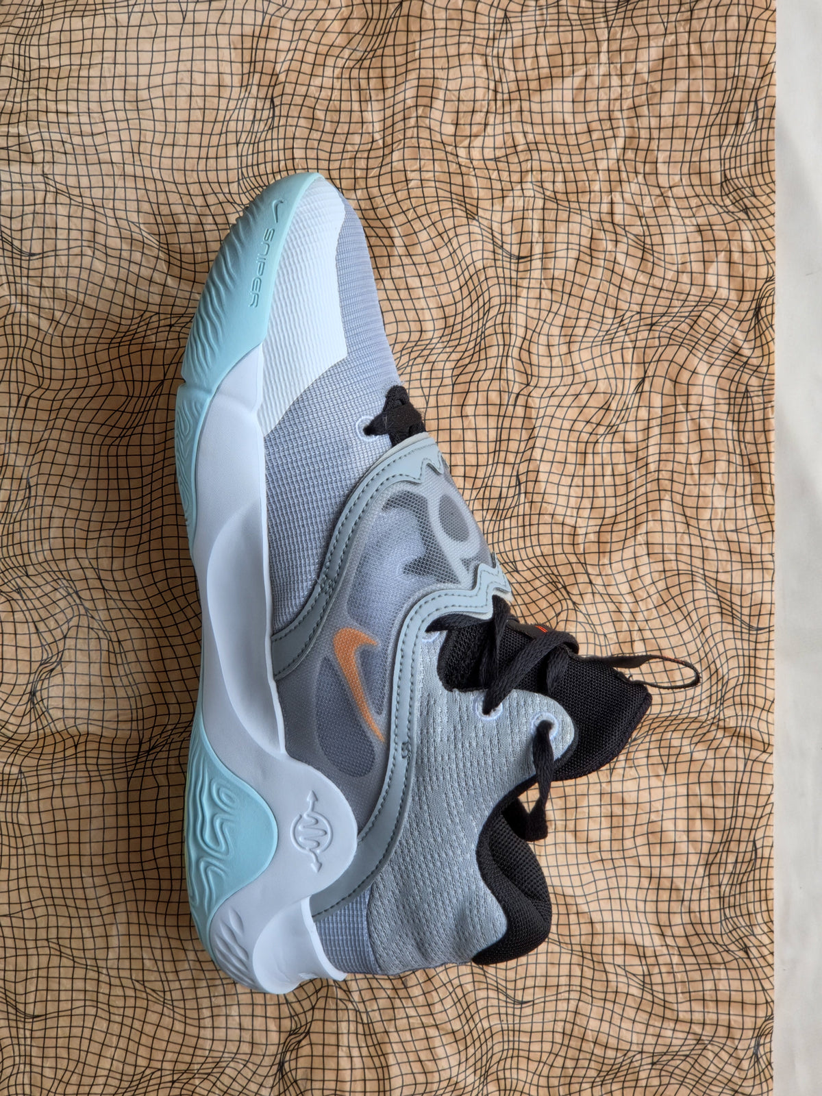 NIKE