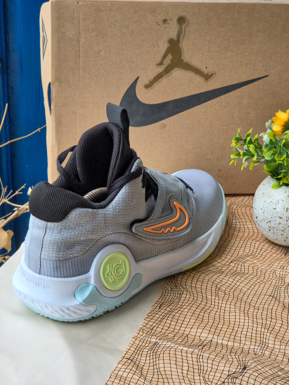 NIKE