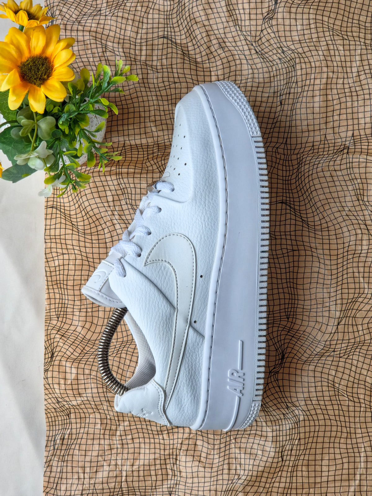 NIKE