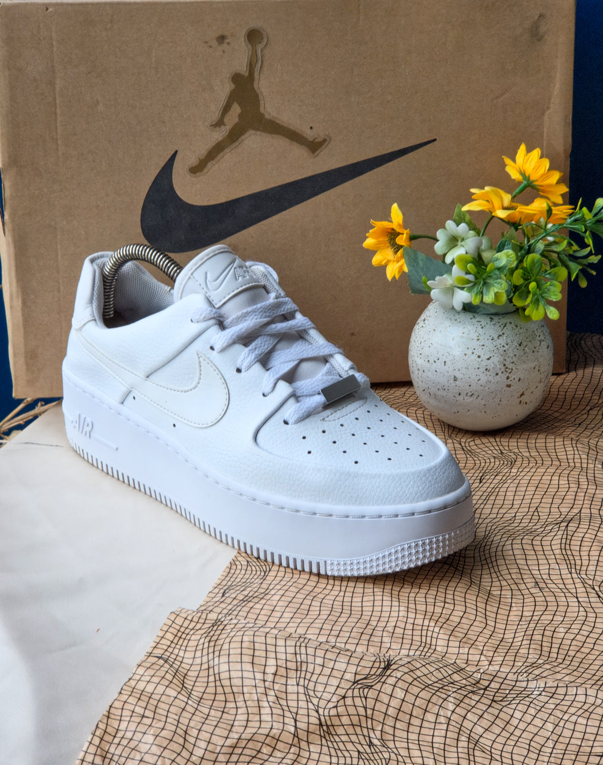 NIKE