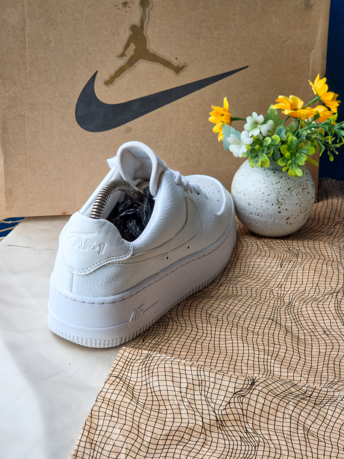 NIKE