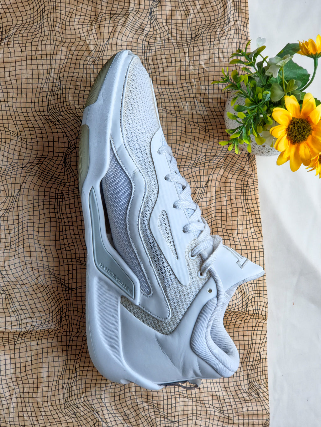 NIKE