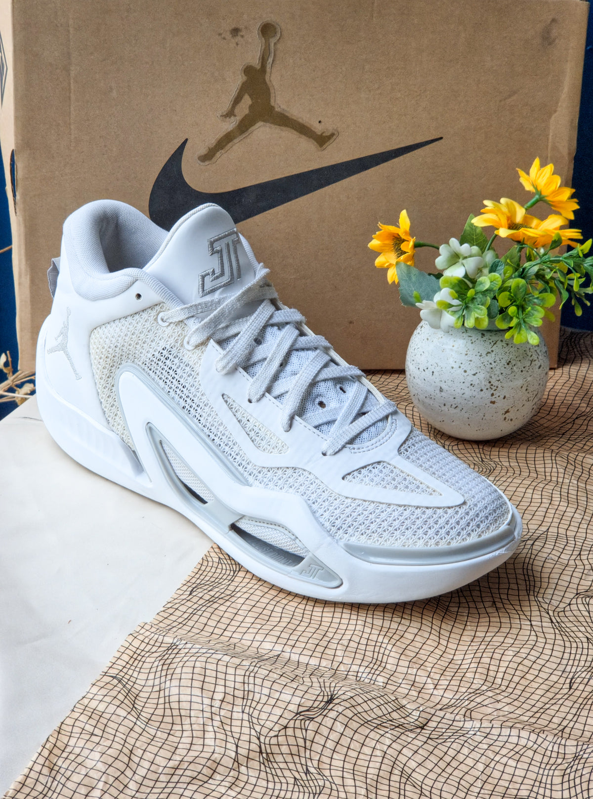 NIKE