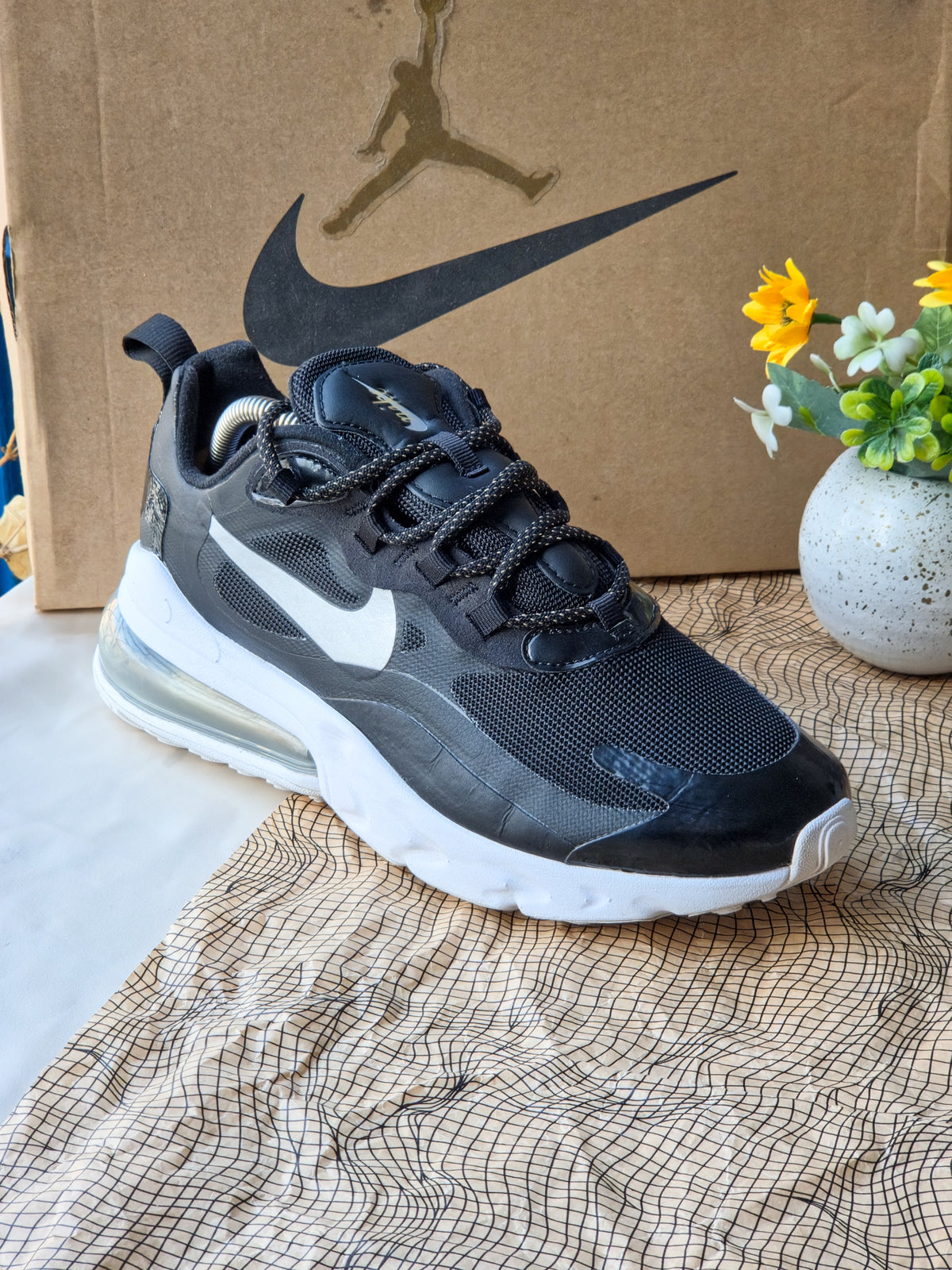 NIKE