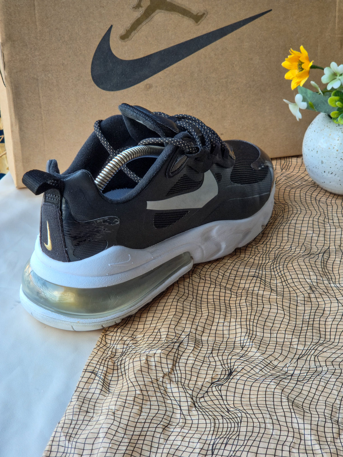 NIKE