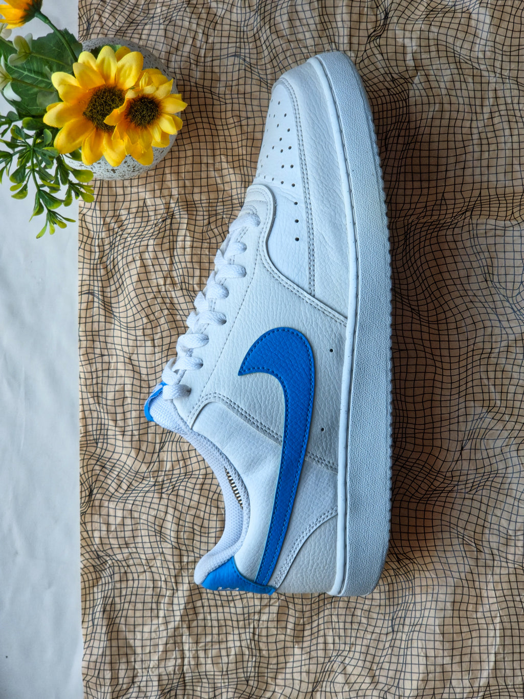 NIKE