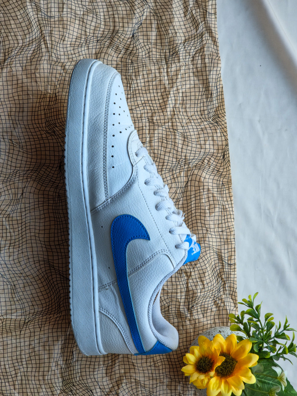 NIKE
