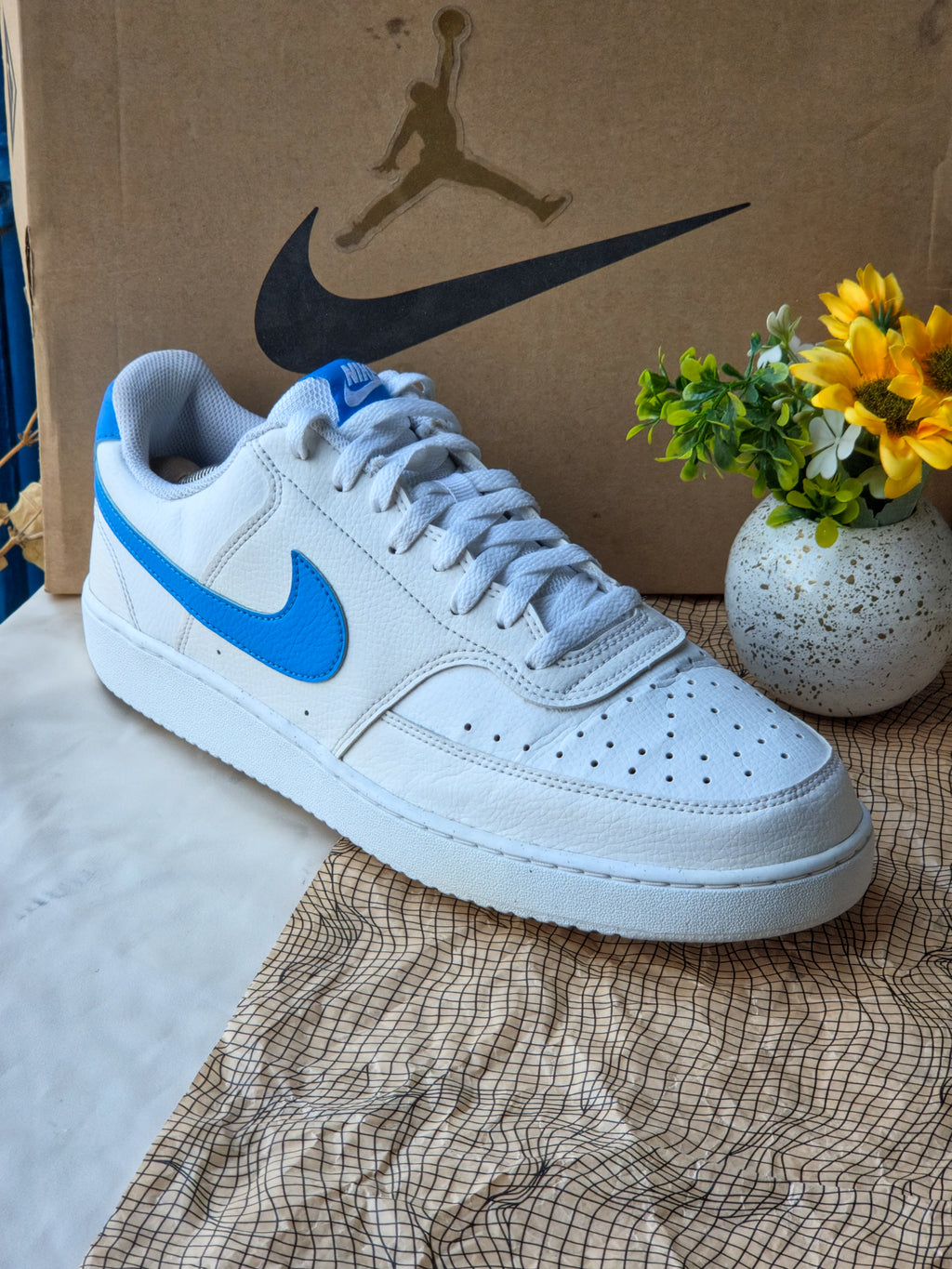 NIKE