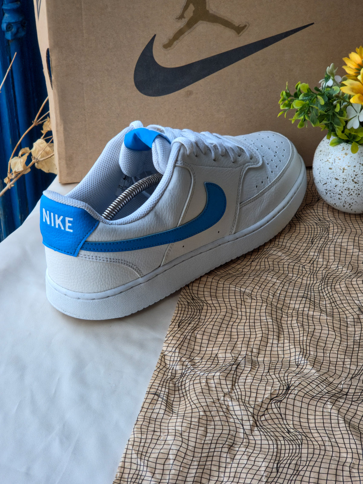 NIKE