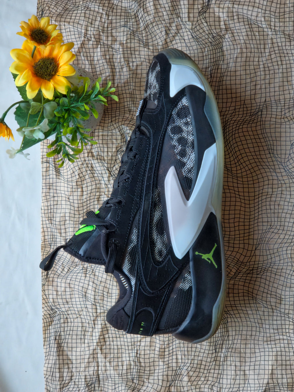 NIKE