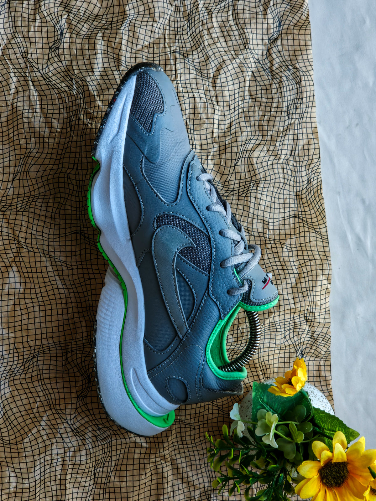 NIKE