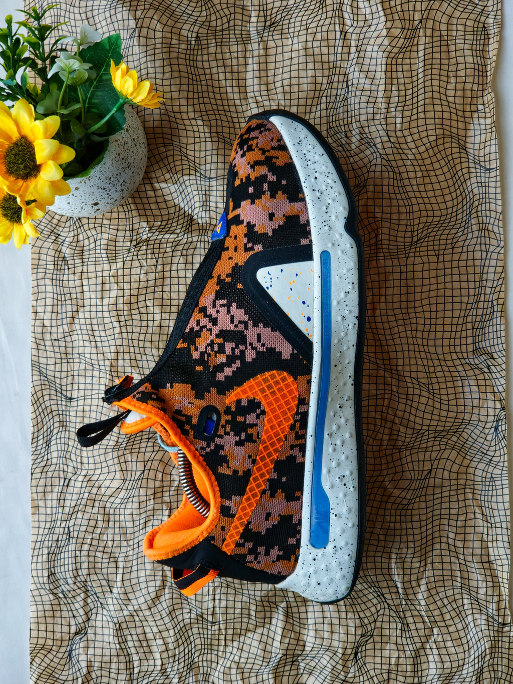 NIKE