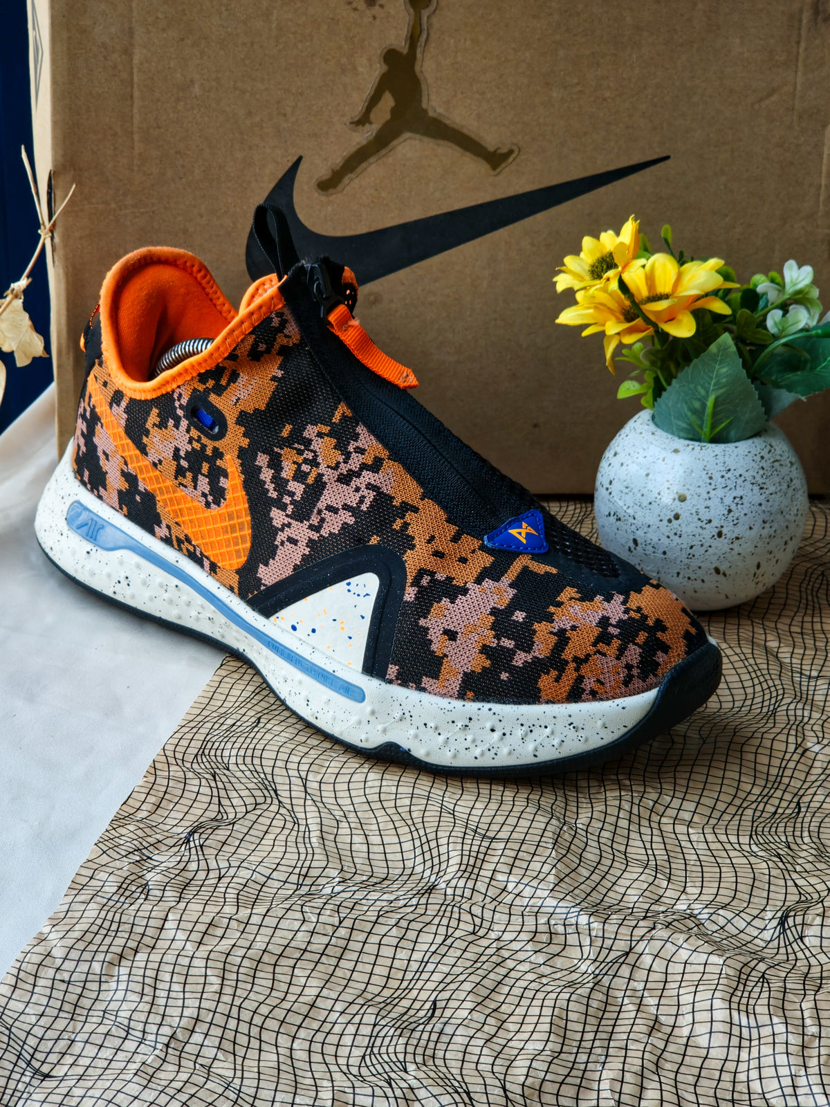 NIKE