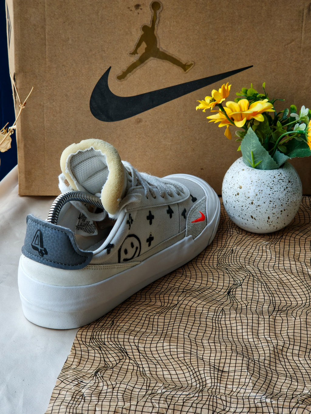 NIKE