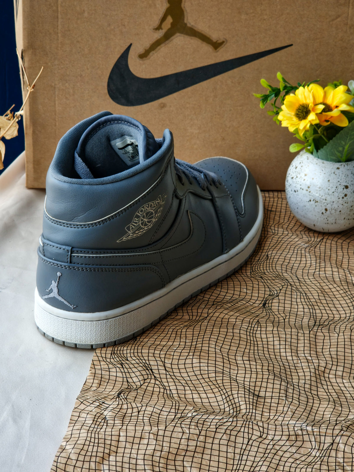 NIKE