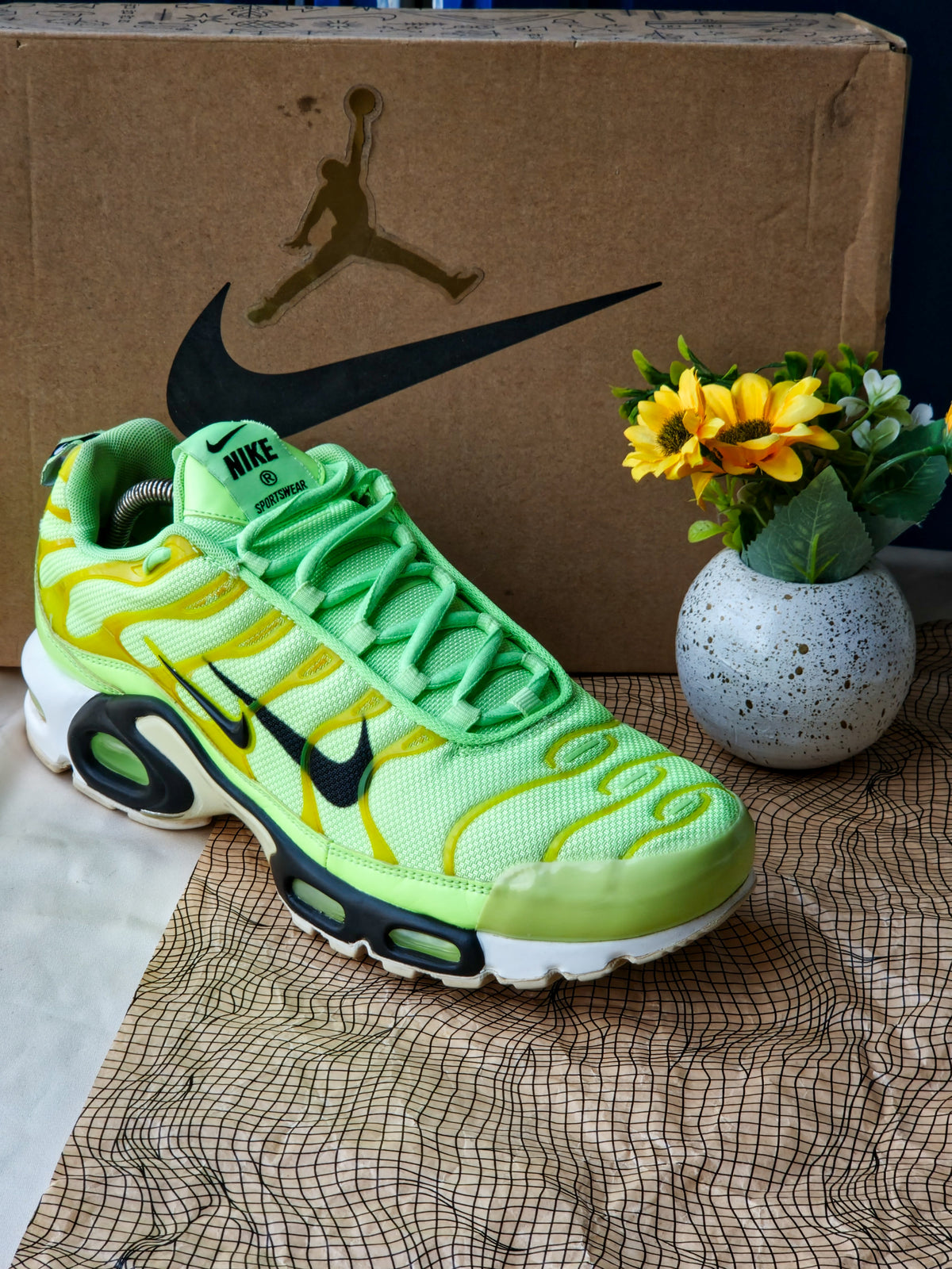 NIKE