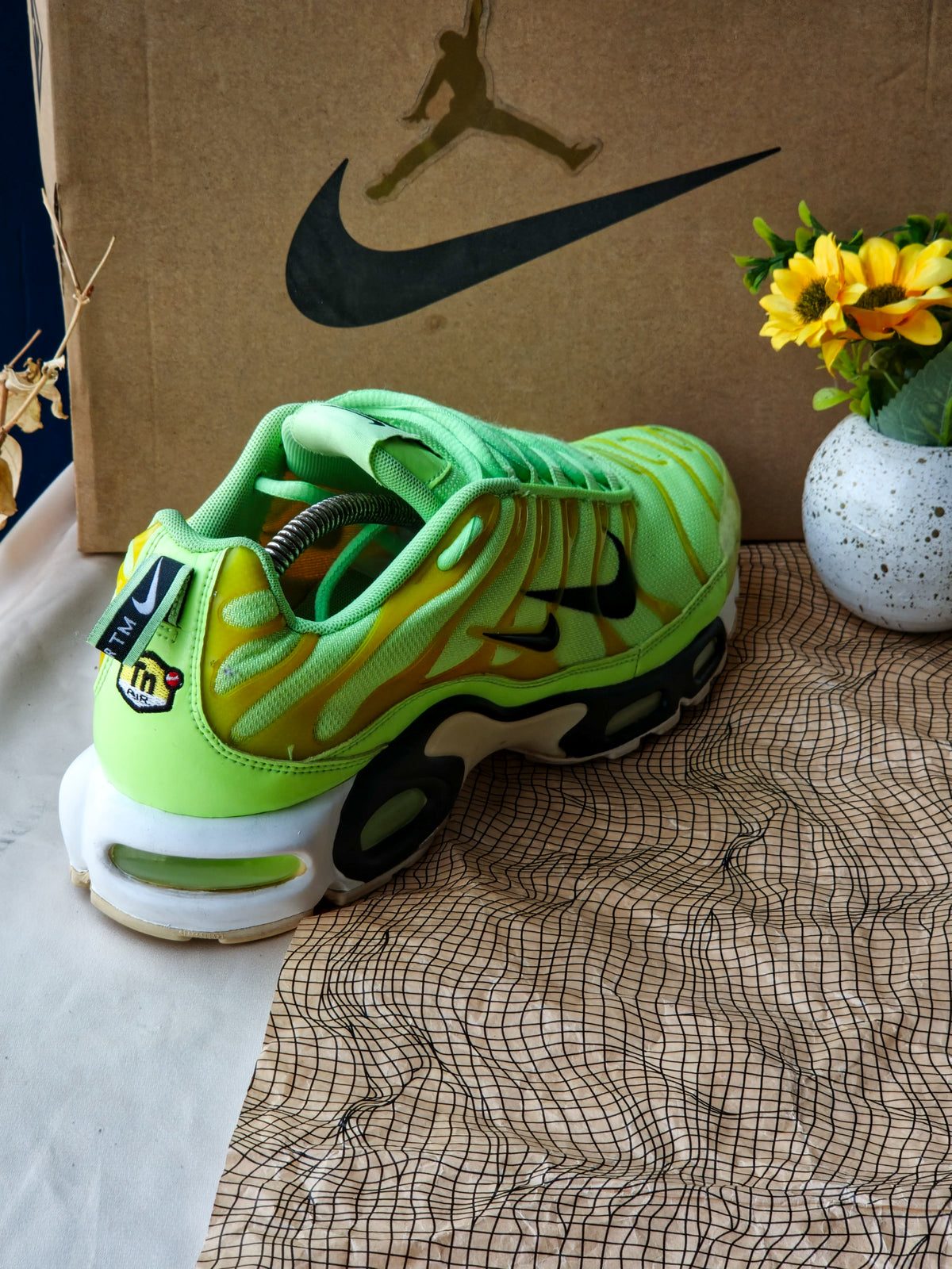 NIKE