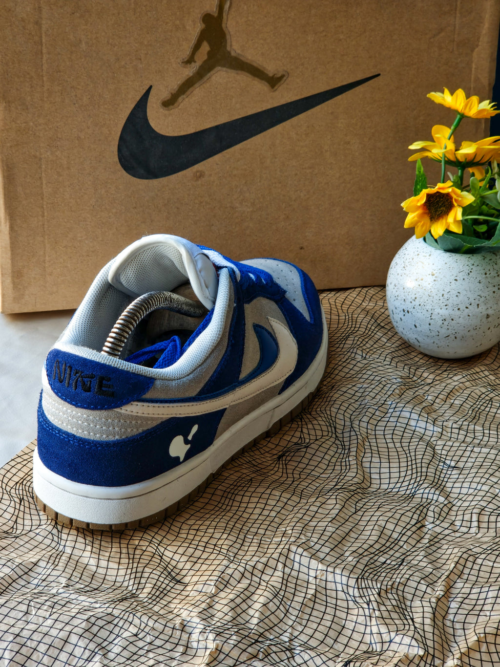 NIKE