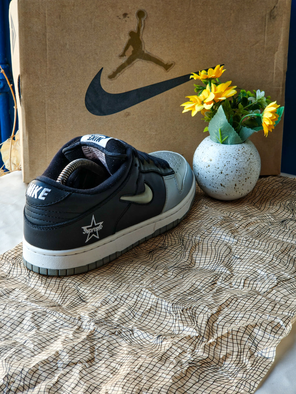 NIKE