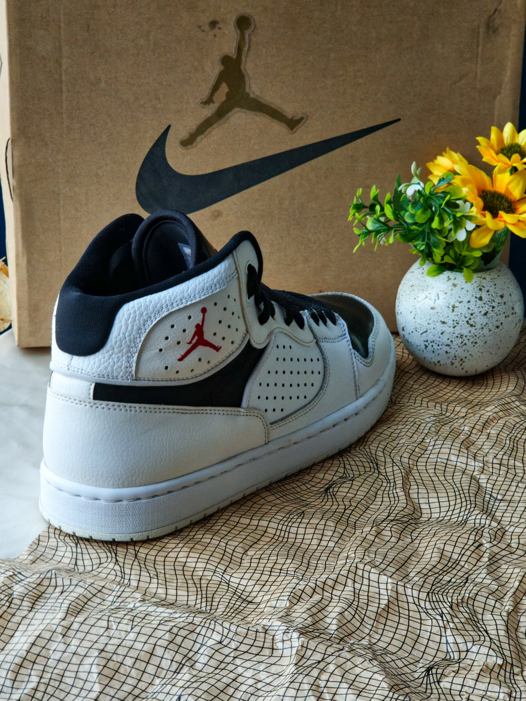 NIKE