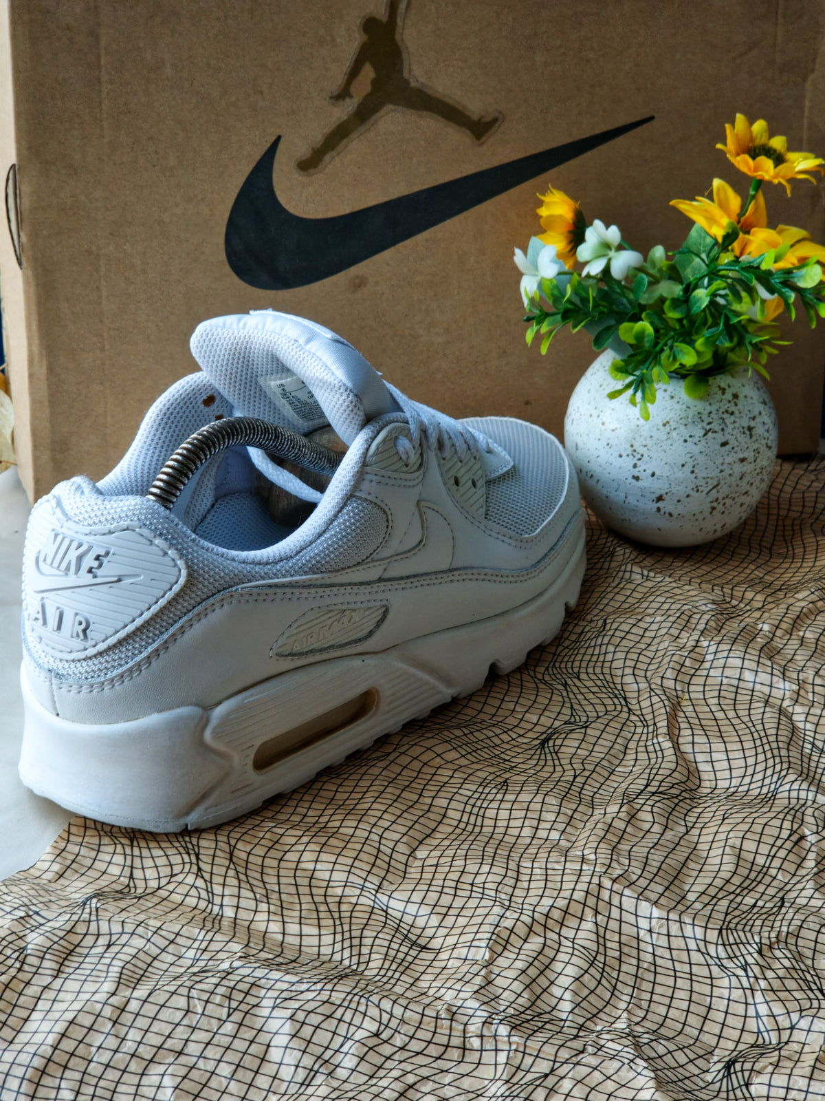 NIKE
