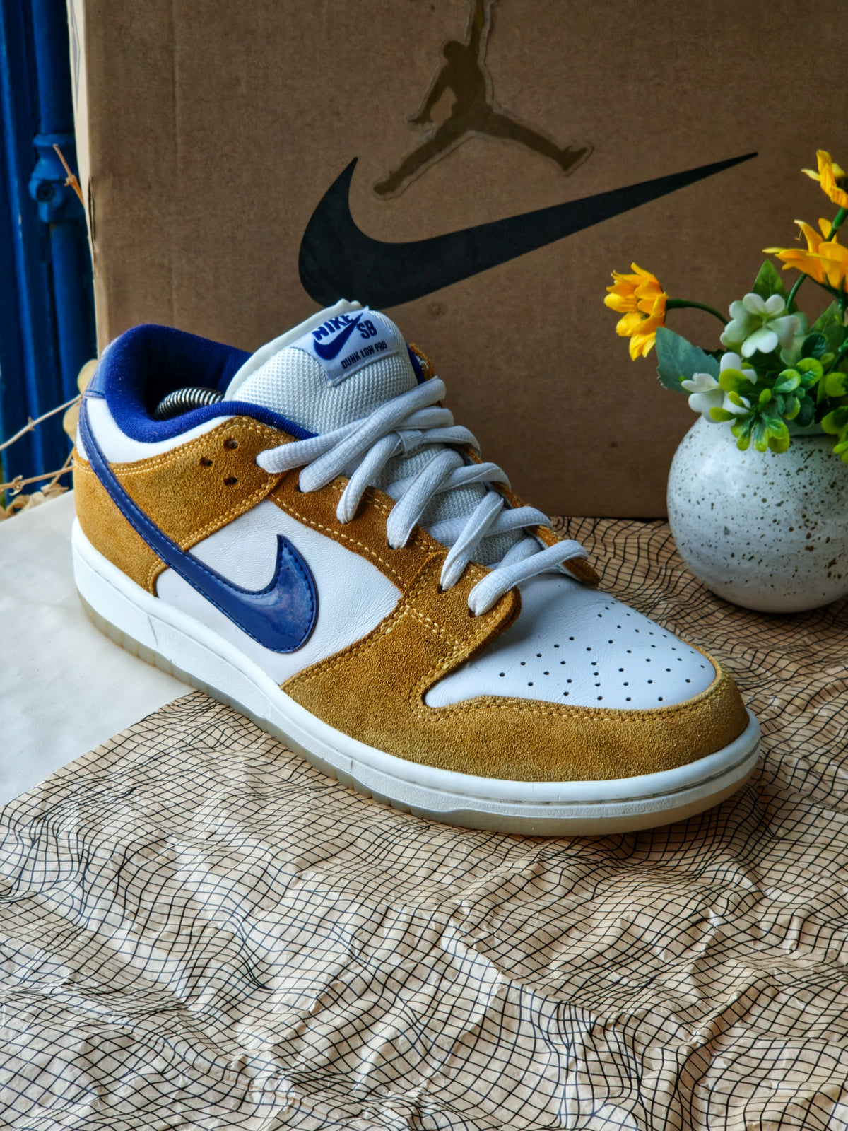 NIKE