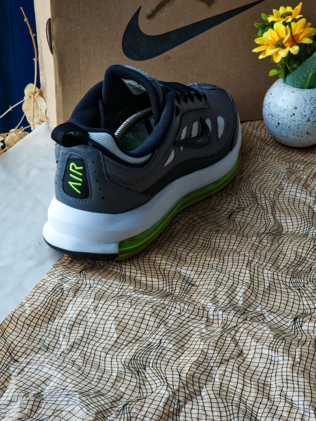 NIKE